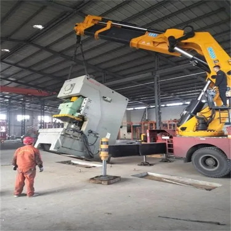 延津80吨折臂吊车出租附近电话